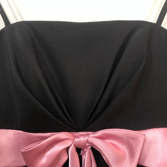 Cache vintage LBD with long satin pink bow spaghetti strap size 8 EUC - Picture 2 of 8
